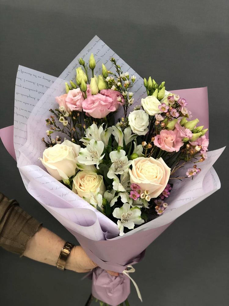 Букет цветов из: Альстромерии, Розы и Лизиантусы в Эдельбае