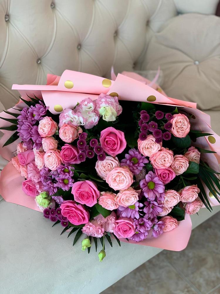 Букет цветов из: Хризантемы, Розы и Лизиантусы в Эдельбае