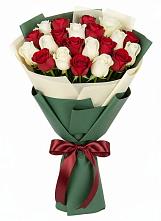 Букет Микс из красных и белых роз в Эдельбае