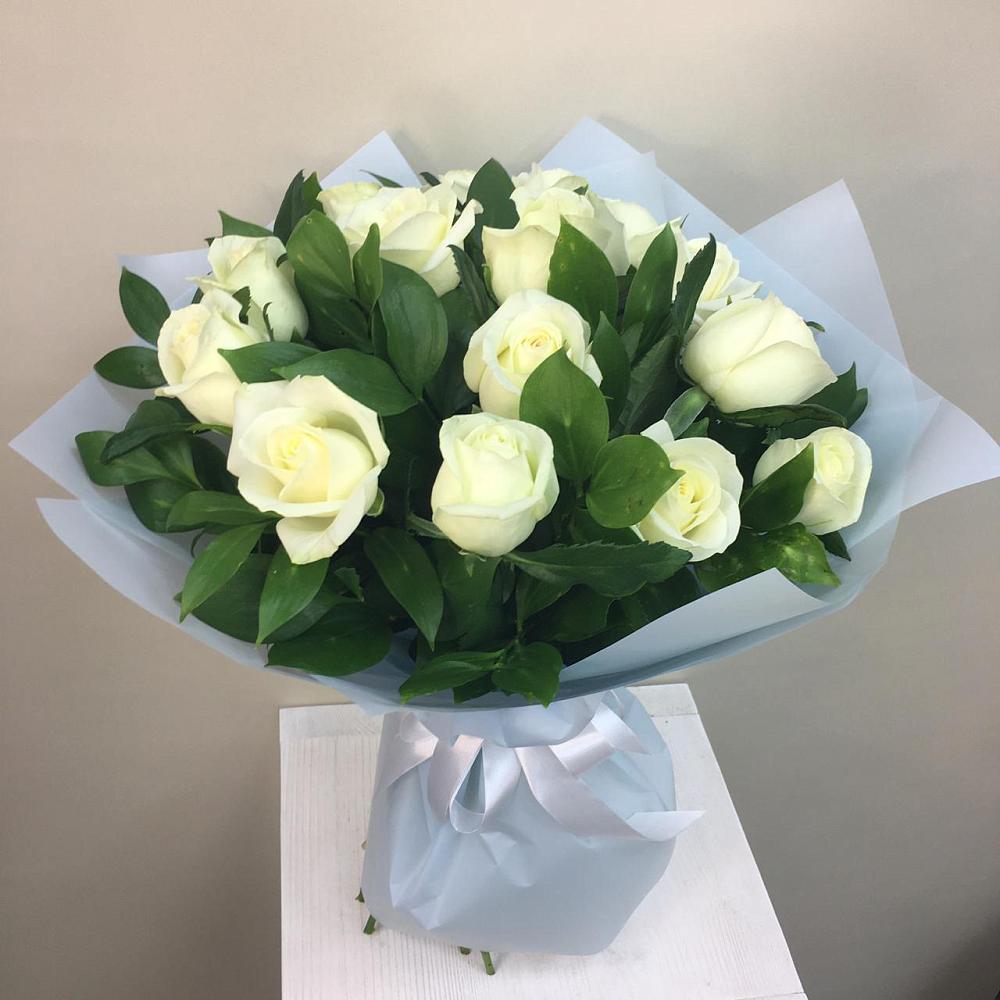 Букет 15 Белых роз Проуд в Эдельбае