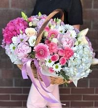Композиция солнечный день в Эдельбае Цветочная композиция из Розы, Хризантемы, Пионы и Лизиантусы в корзине в Эдельбае