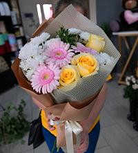 Букет цветов из:  Герберы, Розы и Хризантемы в Эдельбае