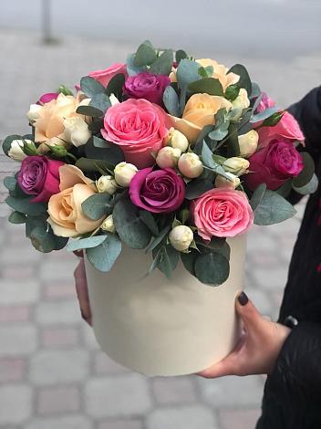Цветочная композиция из Розы в шляпной коробке в Эдельбае