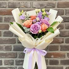 Букет цветов из:  Лизиантусы и Розы в Эдельбае