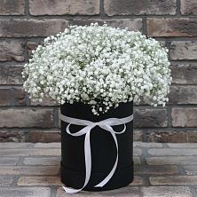 Цветочная композиция из Гипсофила в шляпной коробке в Эдельбае