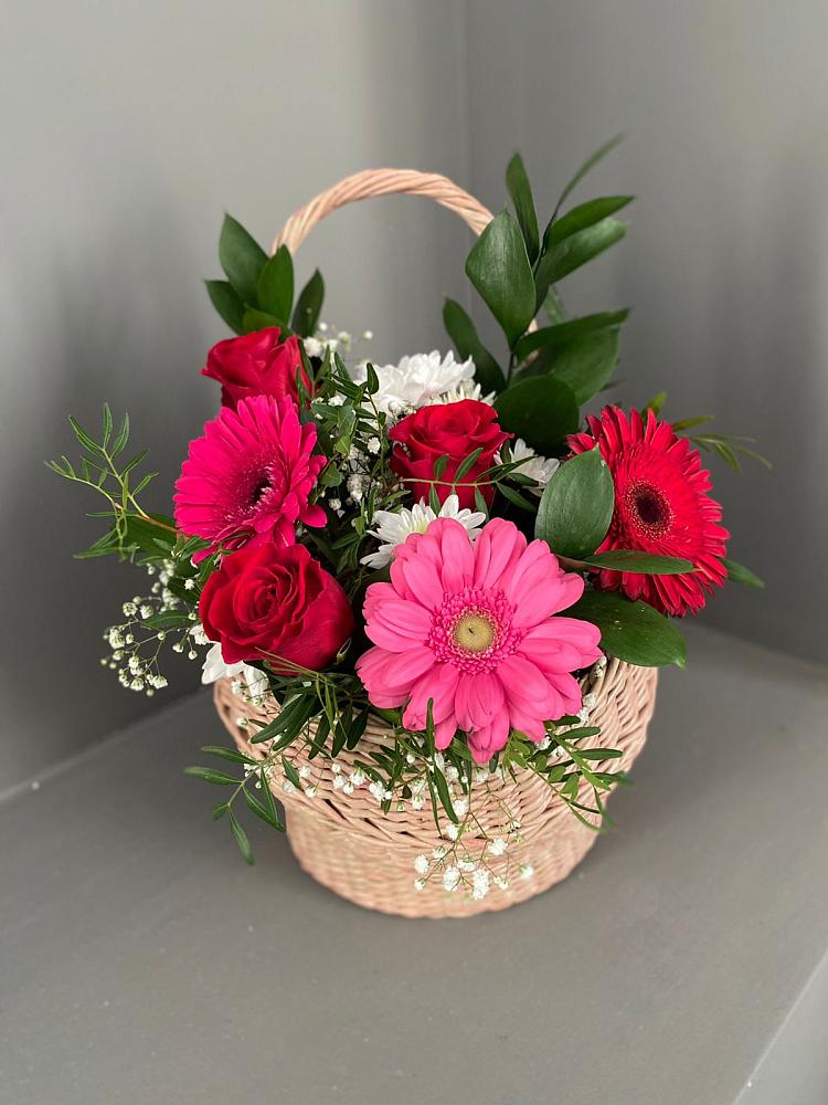 Цветочная композиция из Розы, Хризантемы и Герберы в корзине в Эдельбае