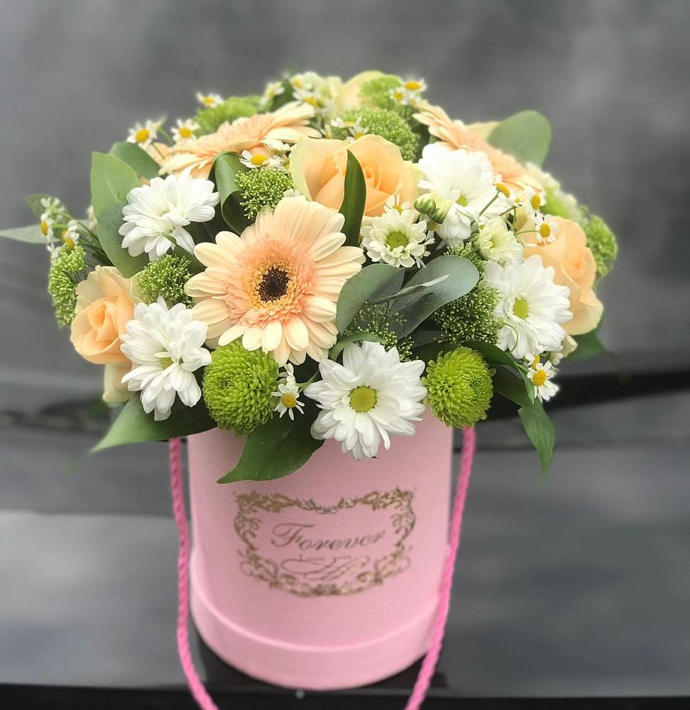 Цветочная композиция из Розы, Герберы и Хризантемы в шляпной коробке в Эдельбае