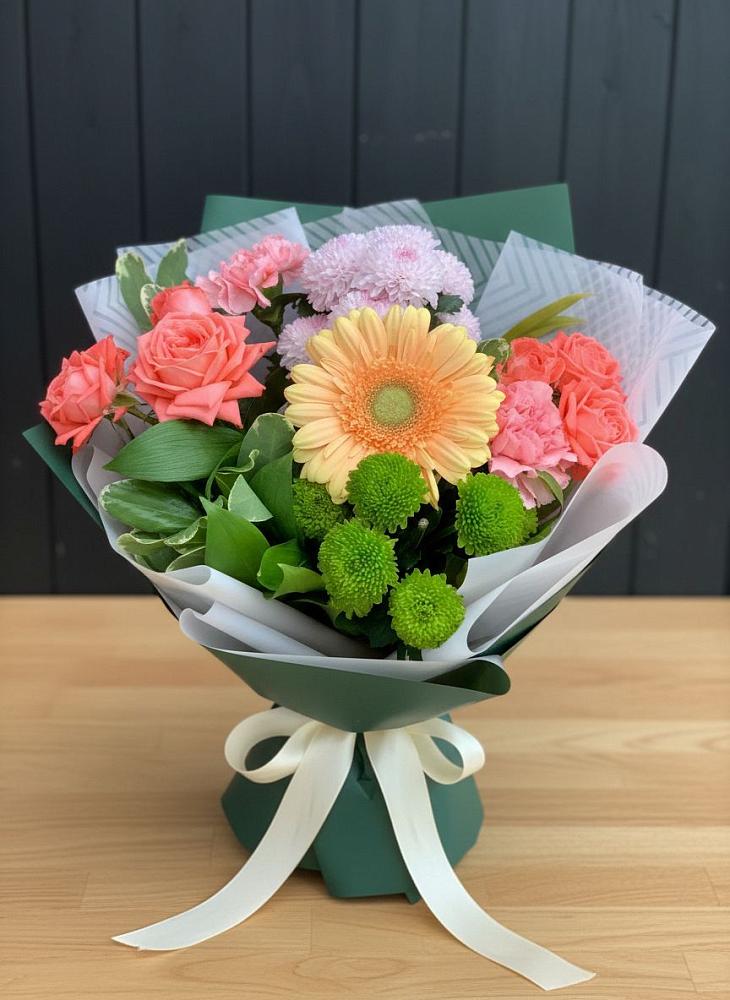 Букет цветов из: Гвоздики, Розы, Герберы и Хризантемы в Эдельбае