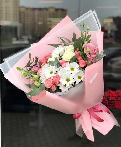 Букет цветов из: Розы, Лизиантусы и Хризантемы в Эдельбае
