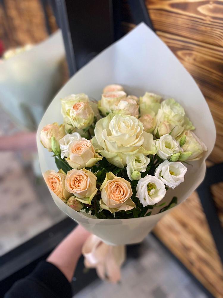 Букет цветов из: Розы и Лизиантусы в Эдельбае